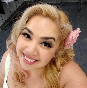 Meet your Posher, Lainie